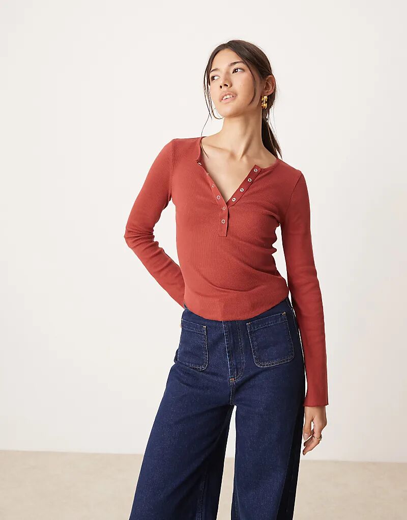 Топ с длинными рукавами хенли с кнопками темно-красного цвета Miss Selfridge
Топ с длинными рукавами хенли с кнопками темно-красного цвета Miss Selfridge