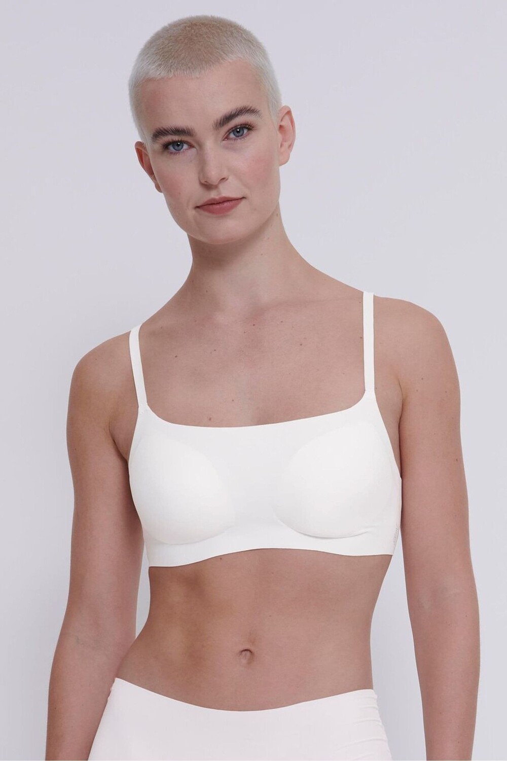 Бюстгальтер Zero Feel 2 0 без косточек Sloggi, белый
Бюстгальтер Zero Feel 2 0 без косточек Sloggi, белый