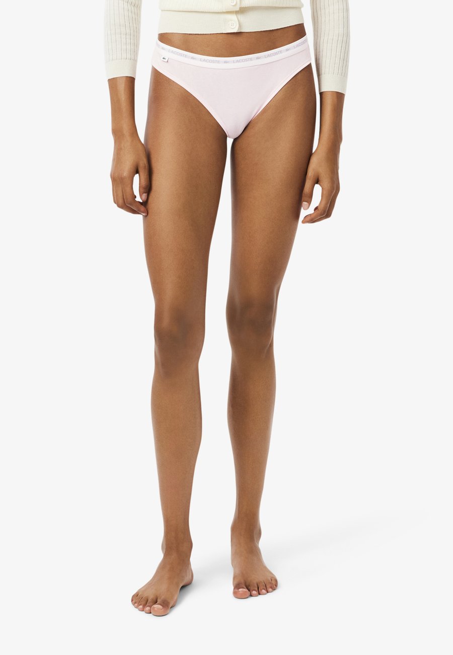 Трусы Lacoste Briefs, Rose/Pale Bleu/Bleu Marine-/Pink
Трусы Lacoste Briefs, Rose/Pale Bleu/Bleu Marine-/Pink