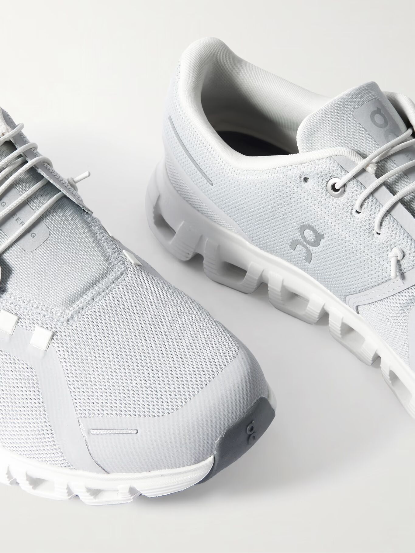 Кроссовки Cloud 6 с сетчатой отделкой и резиновой отделкой ON, серый
Кроссовки Cloud 6 с сетчатой отделкой и резиновой отделкой ON, серый