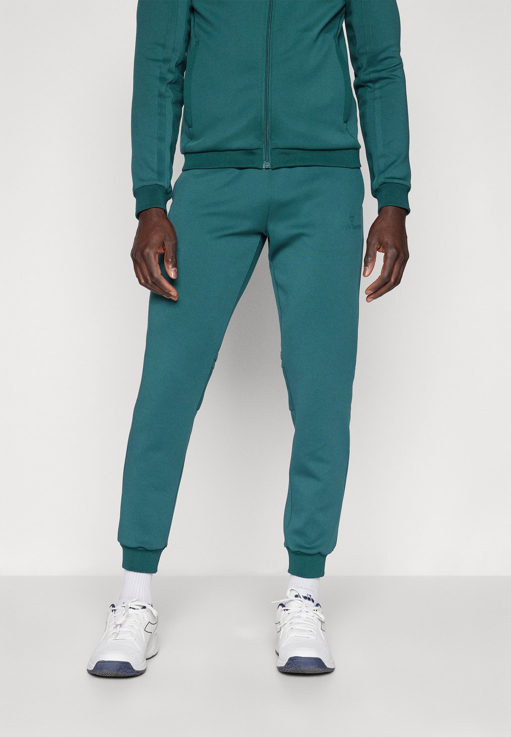 Спортивные брюки DOMINO PANTS Sergio Tacchini, сине-зеленый
Спортивные брюки DOMINO PANTS Sergio Tacchini, сине-зеленый