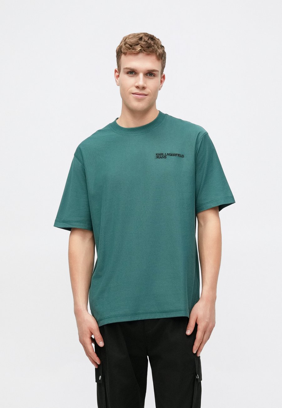 Футболка Karl Lagerfeld Jeans RELAX INSIDE OUT TEE, Balsam/Dark Green, Зеленый, Футболка Karl Lagerfeld Jeans RELAX INSIDE OUT TEE, Balsam/Dark Green
Футболка Karl Lagerfeld Jeans RELAX INSIDE OUT TEE, Balsam/Dark Green, Зеленый, Футболка Karl Lagerfeld Jeans RELAX INSIDE OUT TEE, Balsam/Dark Green