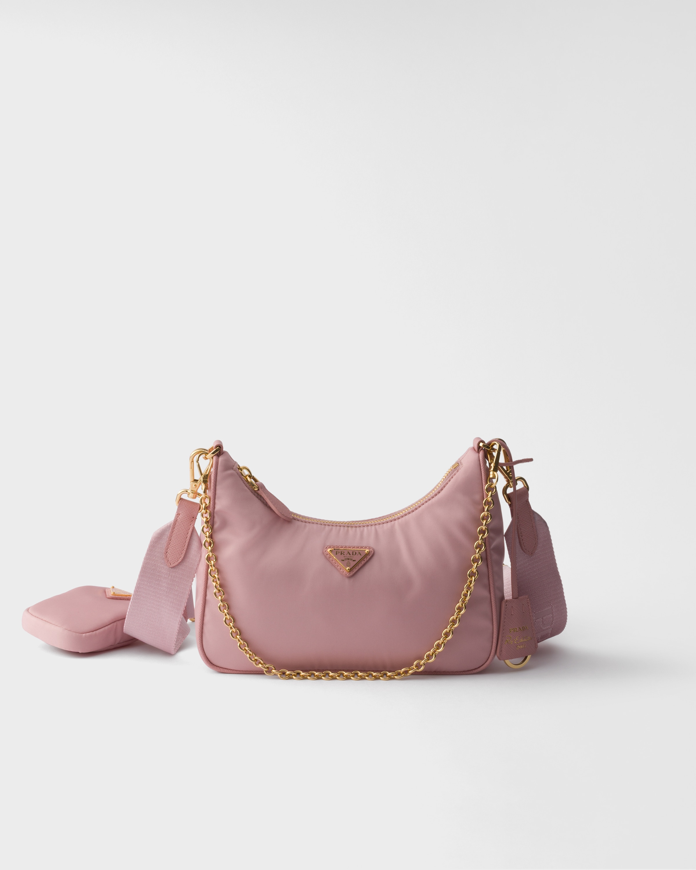Сумка Prada Re-Edition 2005 из переработанного нейлона, розовый
Сумка Prada Re-Edition 2005 из переработанного нейлона, розовый