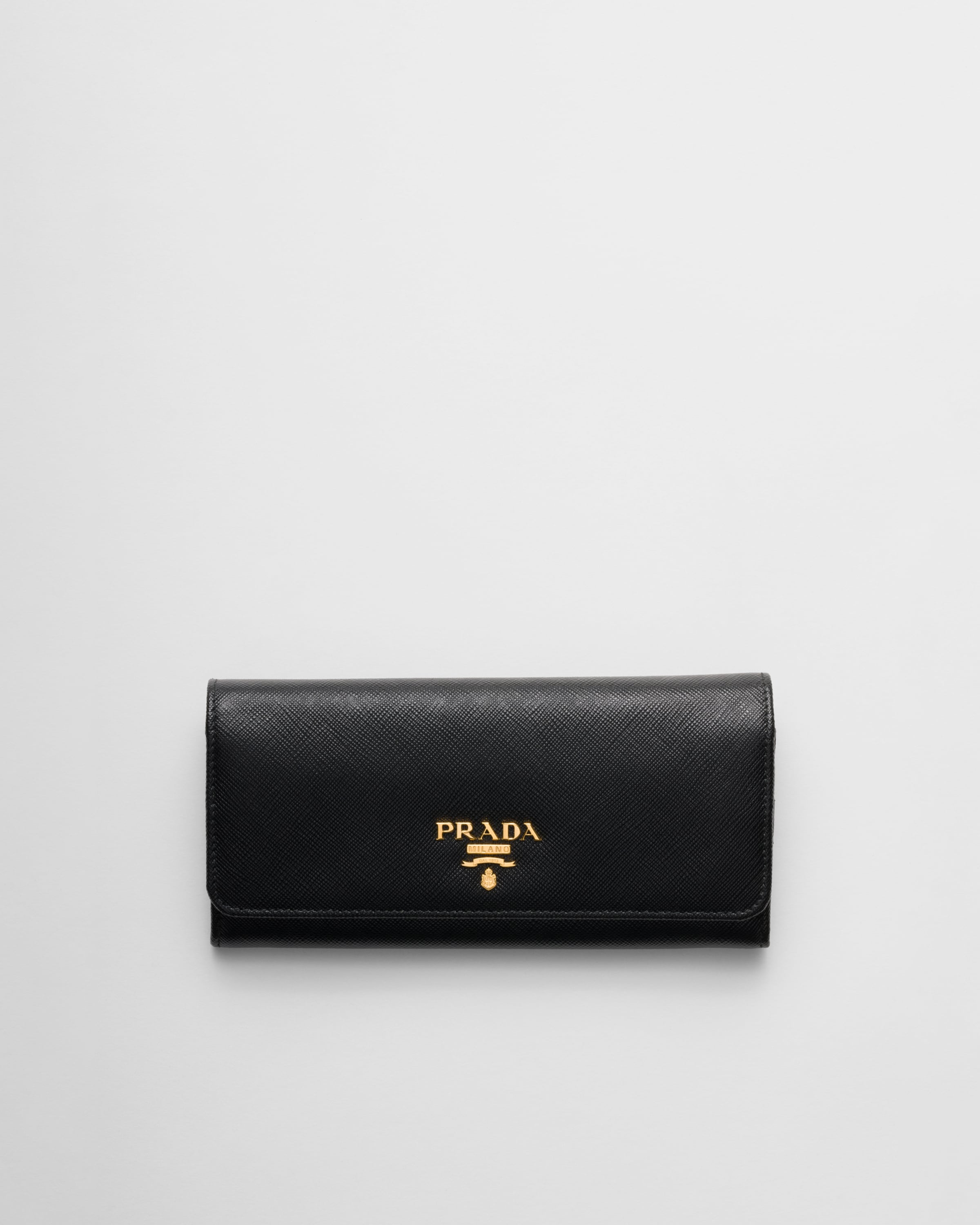 Большой кошелек из сафьяновой кожи Prada, черный
Большой кошелек из сафьяновой кожи Prada, черный