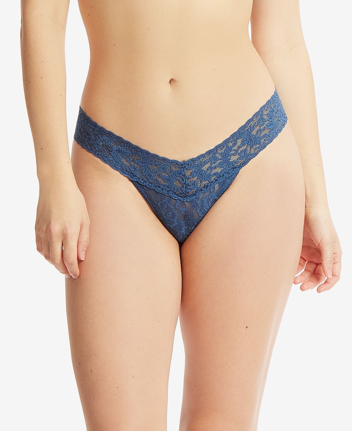 Женские стринги Signature Lace 4911 с низкой посадкой Hanky Panky
Женские стринги Signature Lace 4911 с низкой посадкой Hanky Panky