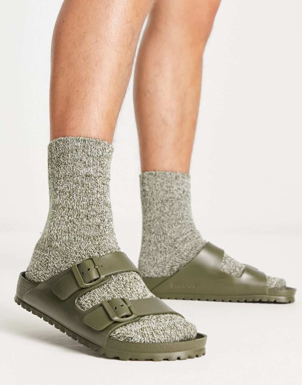 Сандалии Birkenstock Arizona EVA цвета хаки
Сандалии Birkenstock Arizona EVA цвета хаки