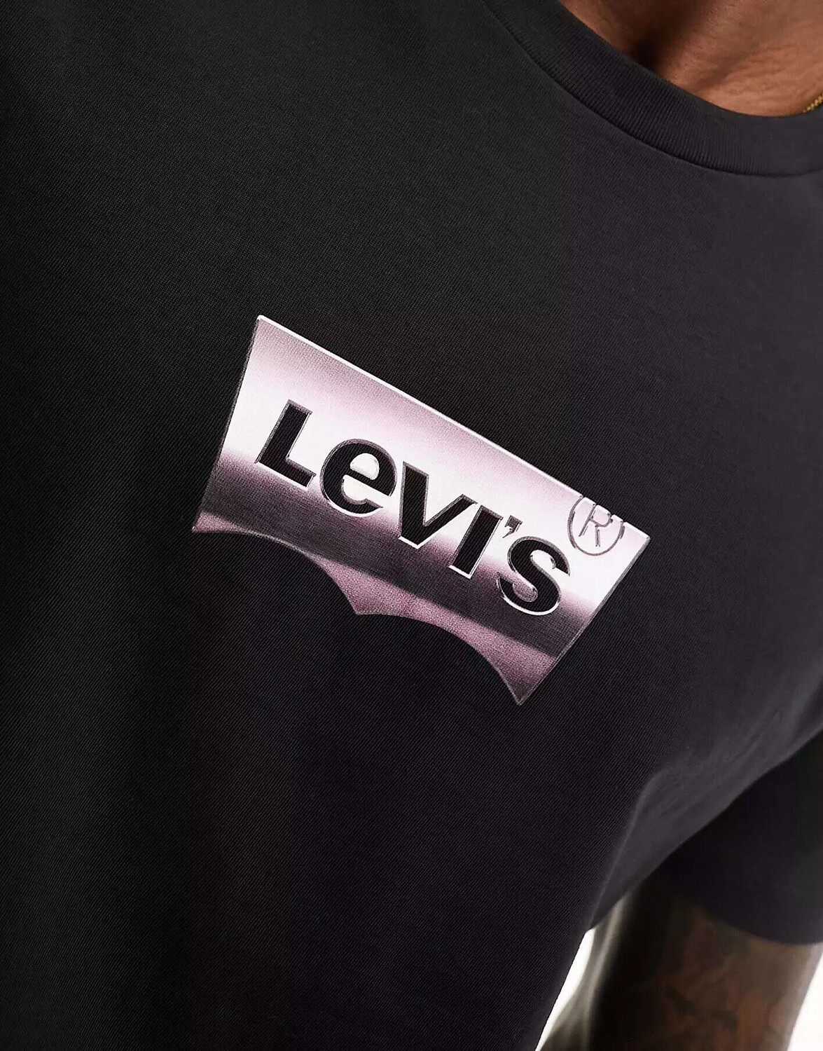 Черная футболка Levi's с принтом в виде крыла летучей мыши, Черный, Черная футболка Levi's с принтом в виде крыла летучей мыши
Черная футболка Levi's с принтом в виде крыла летучей мыши, Черный, Черная футболка Levi's с принтом в виде крыла летучей мыши