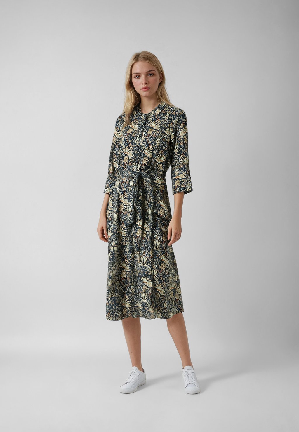 Платье-рубашка BELLANN Noa Noa, темно-синий
Платье-рубашка BELLANN Noa Noa, темно-синий