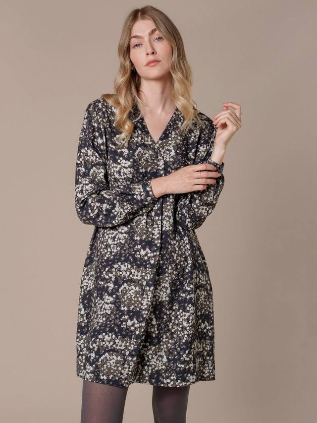 Платье длиной до колена с плиссированными деталями Celtic & Co.
Платье длиной до колена с плиссированными деталями Celtic & Co.