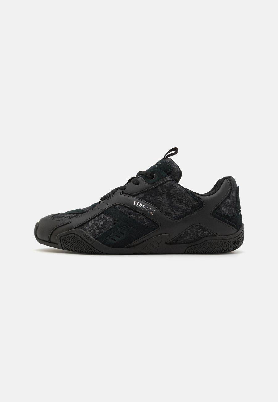 Кроссовки Versace Trainers, Black/Anthracite/Black
Кроссовки Versace Trainers, Black/Anthracite/Black