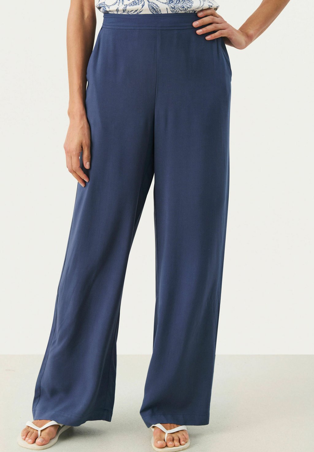 Брюки PANNAE Part Two, синий
Брюки PANNAE Part Two, синий