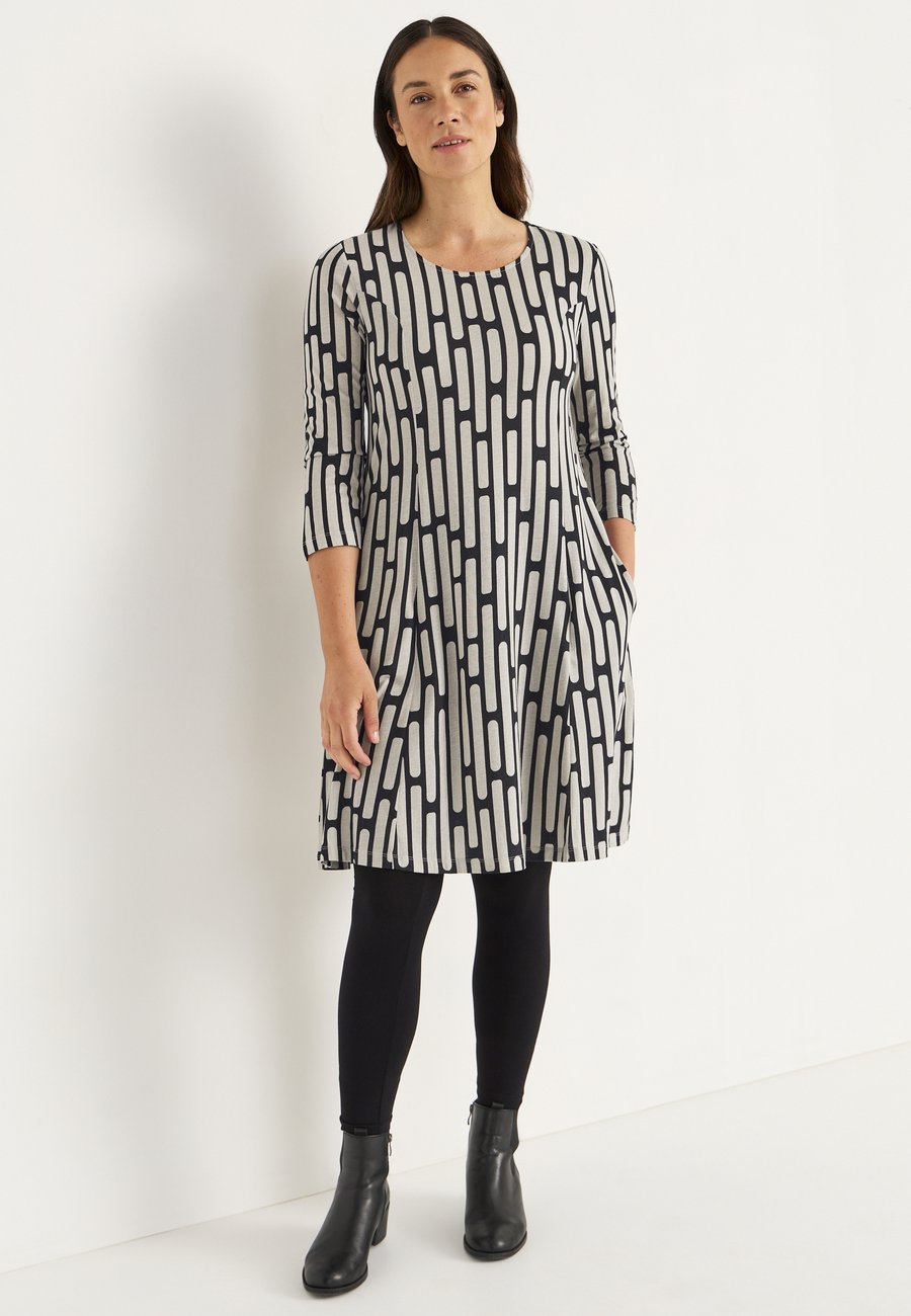 Платье Cellbes of Sweden PATTERNED WITH POCKETS, Beige Patterned/Sand
Платье Cellbes of Sweden PATTERNED WITH POCKETS, Beige Patterned/Sand