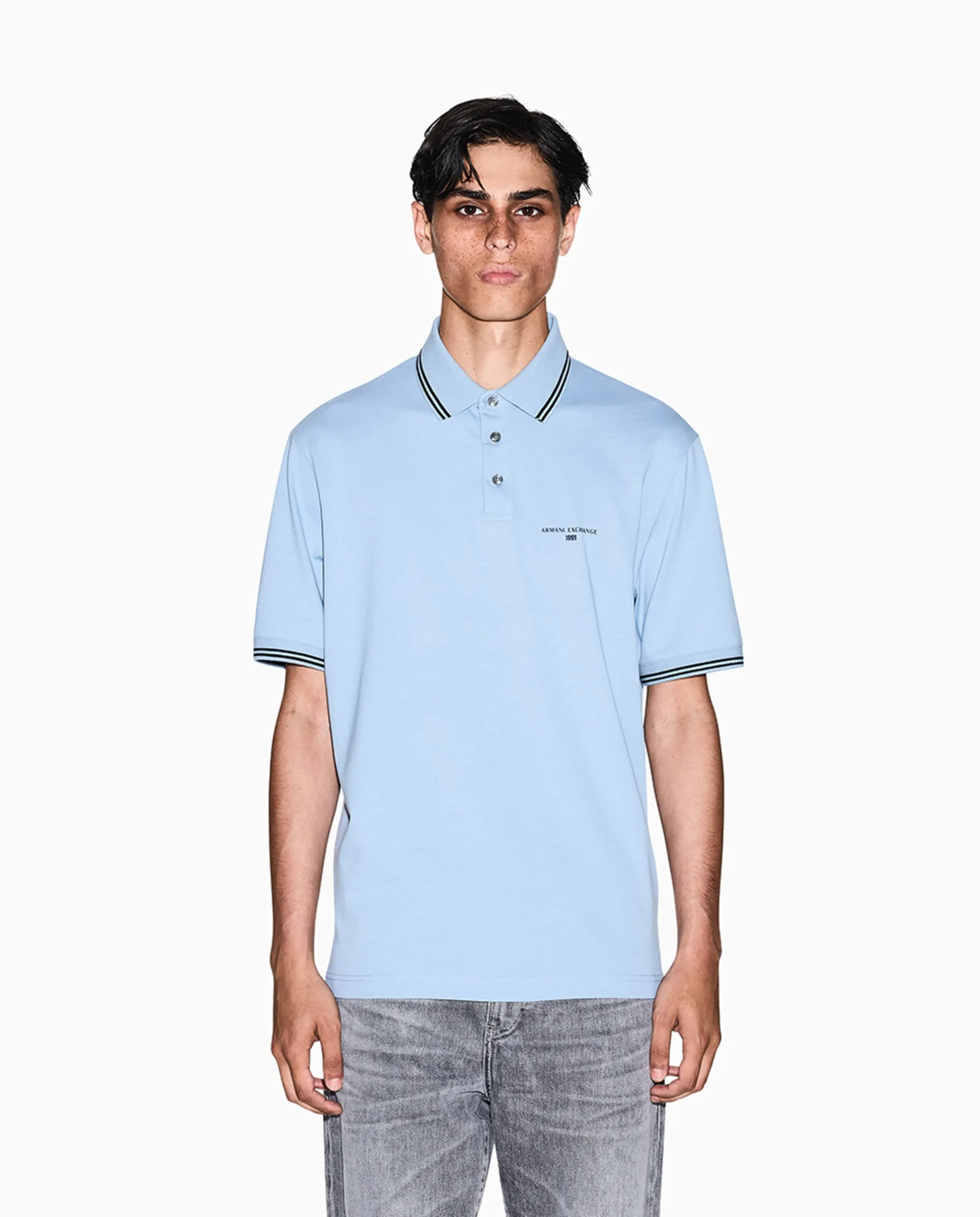 Хлопковая футболка-поло с коротким рукавом и принтованным логотипом Armani Exchange, светло-голубой 
Хлопковая футболка-поло с коротким рукавом и принтованным логотипом Armani Exchange, светло-голубой