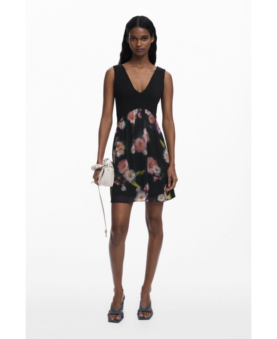 Женское короткое платье из ткани с цветочным принтом Desigual, Black
Женское короткое платье из ткани с цветочным принтом Desigual, Black