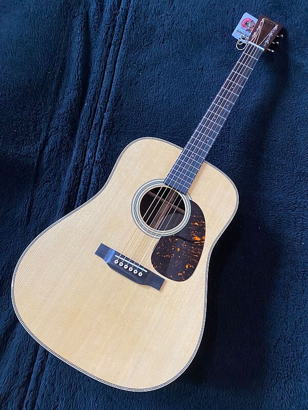 Гитара Martin Standard Series HD-28 Natural
Гитара Martin Standard Series HD-28 Natural