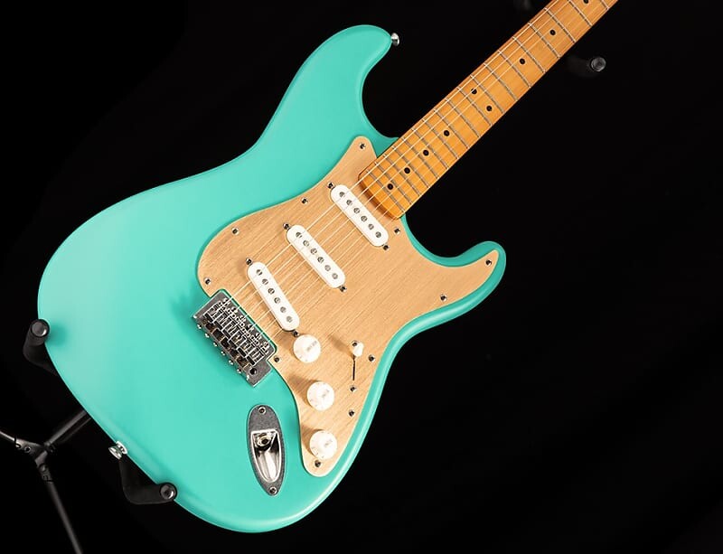 Squier 40th Anniversary Vintage Edition Stratocaster Satin Sea Foam Green
Squier 40th Anniversary Vintage Edition Stratocaster Satin Sea Foam Green