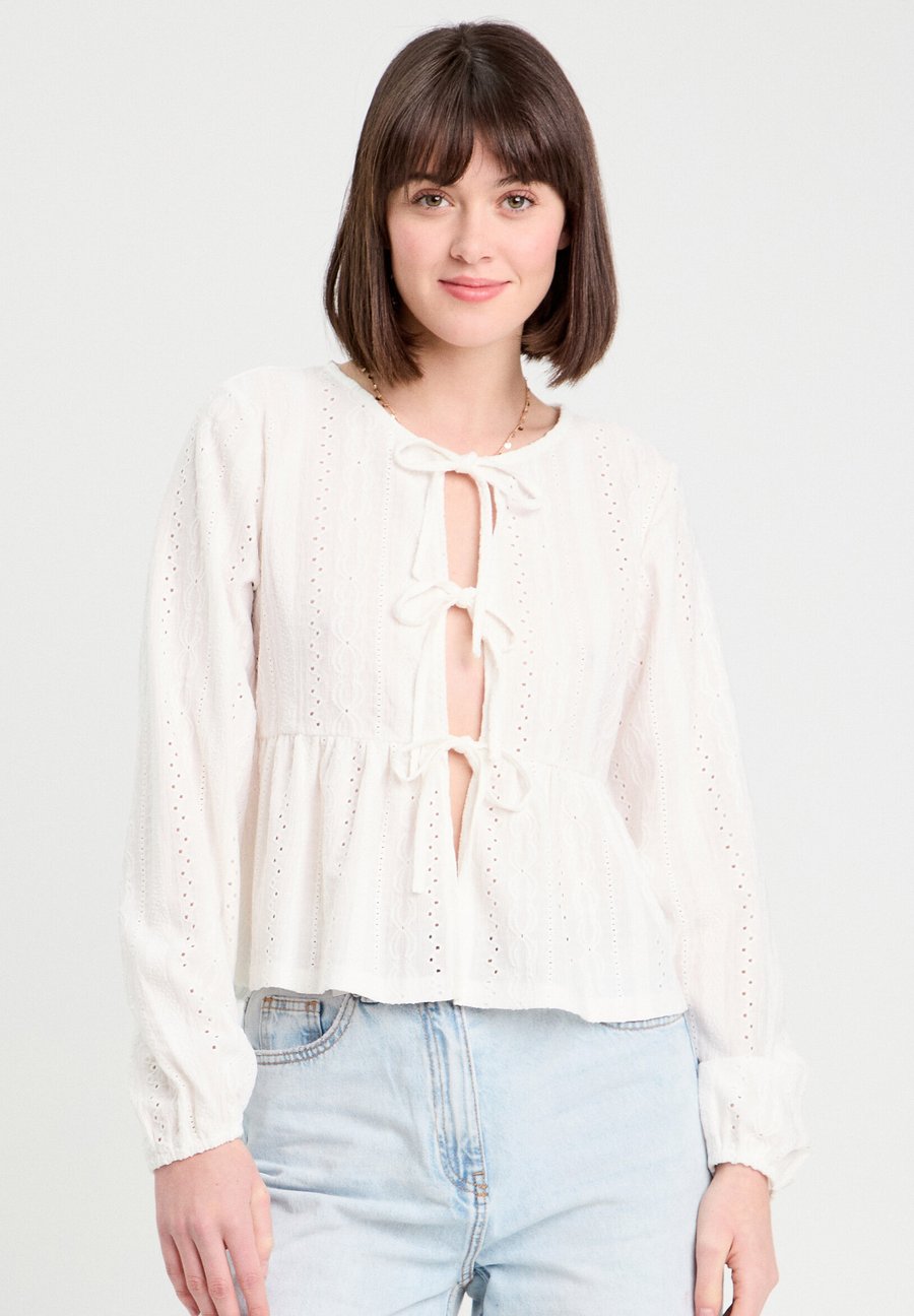 Блуза Cache Cache AUS ENGLISCHER STICKEREI, Ecru/Off-White
Блуза Cache Cache AUS ENGLISCHER STICKEREI, Ecru/Off-White