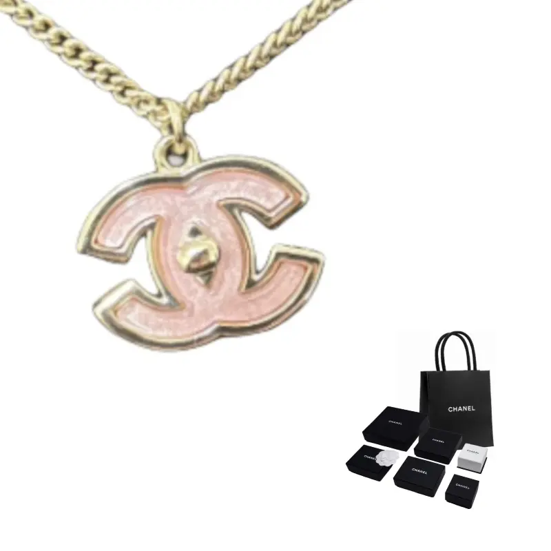 CHANEL Кулон Coco Resin для женщин розовый
CHANEL Кулон Coco Resin для женщин розовый