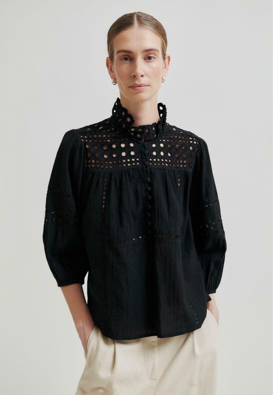 Блуза Second Female BRUNIE, Black
Блуза Second Female BRUNIE, Black