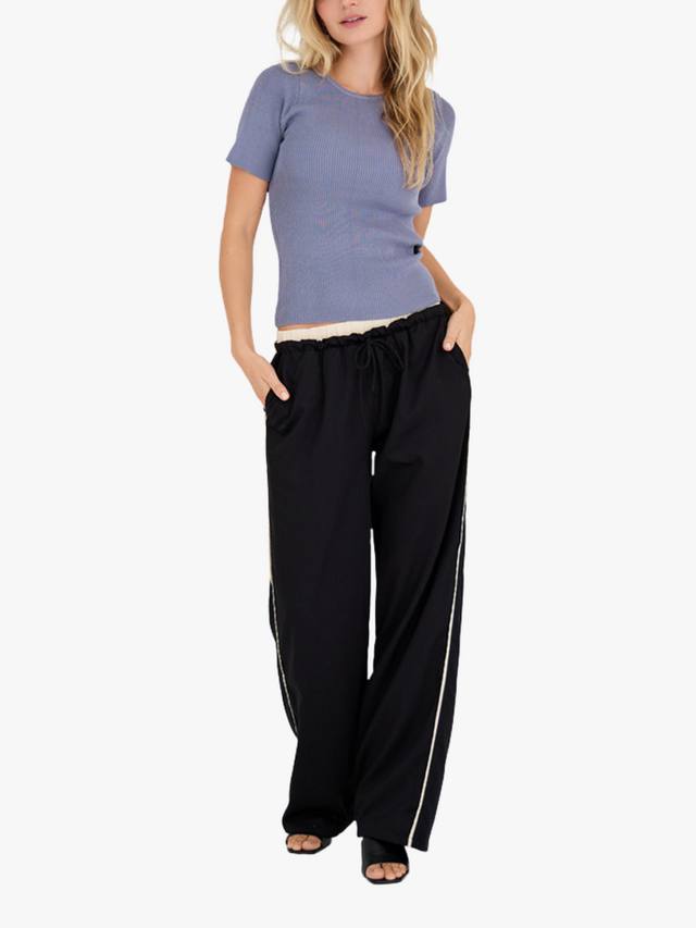 Футболка с ребристым узором A-VIEW, Dusty Blue
Футболка с ребристым узором A-VIEW, Dusty Blue