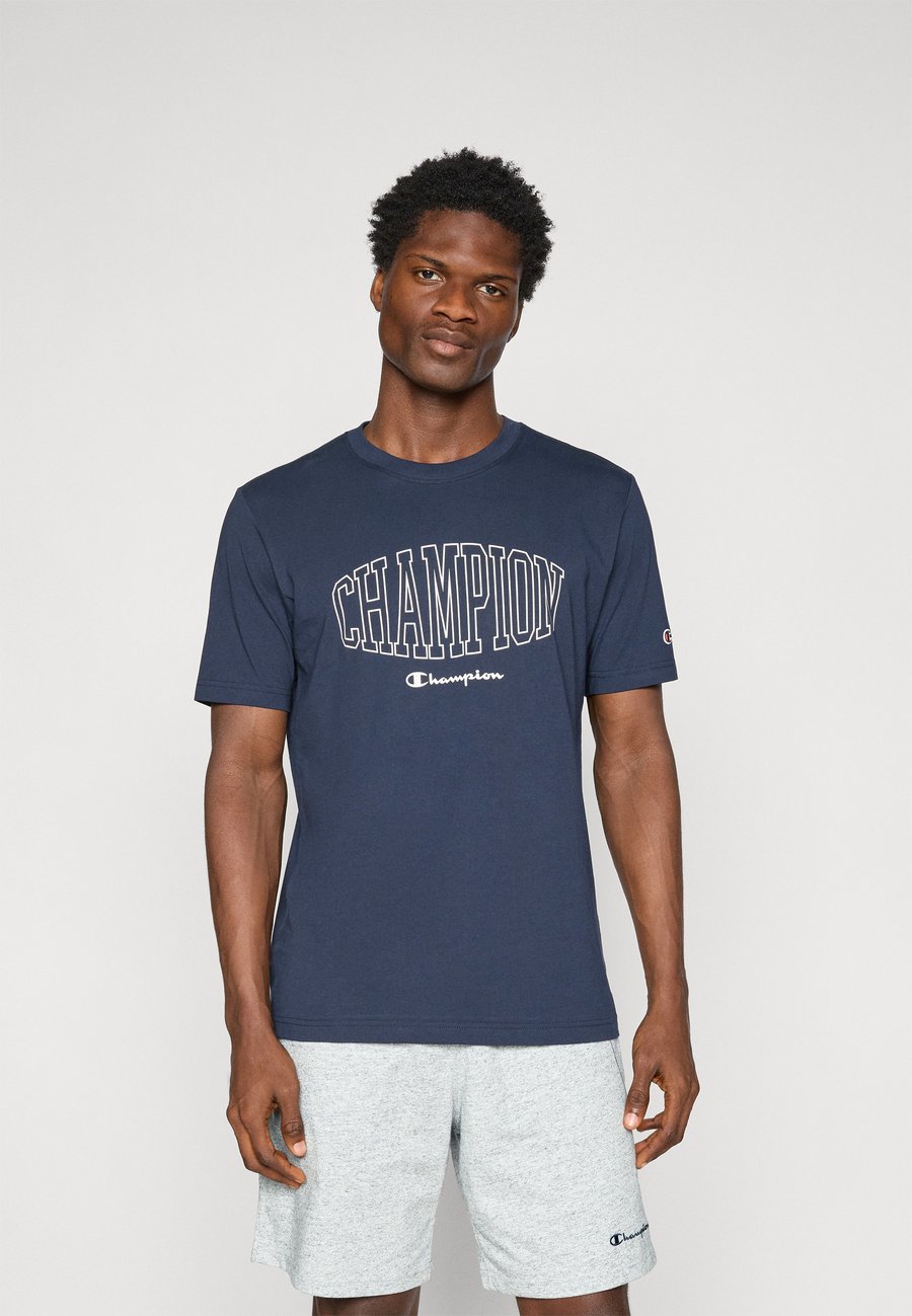 Футболка Champion CREWNECK WITH GRAPHICS, Navy/Black, Черный, Футболка Champion CREWNECK WITH GRAPHICS, Navy/Black
Футболка Champion CREWNECK WITH GRAPHICS, Navy/Black, Черный, Футболка Champion CREWNECK WITH GRAPHICS, Navy/Black