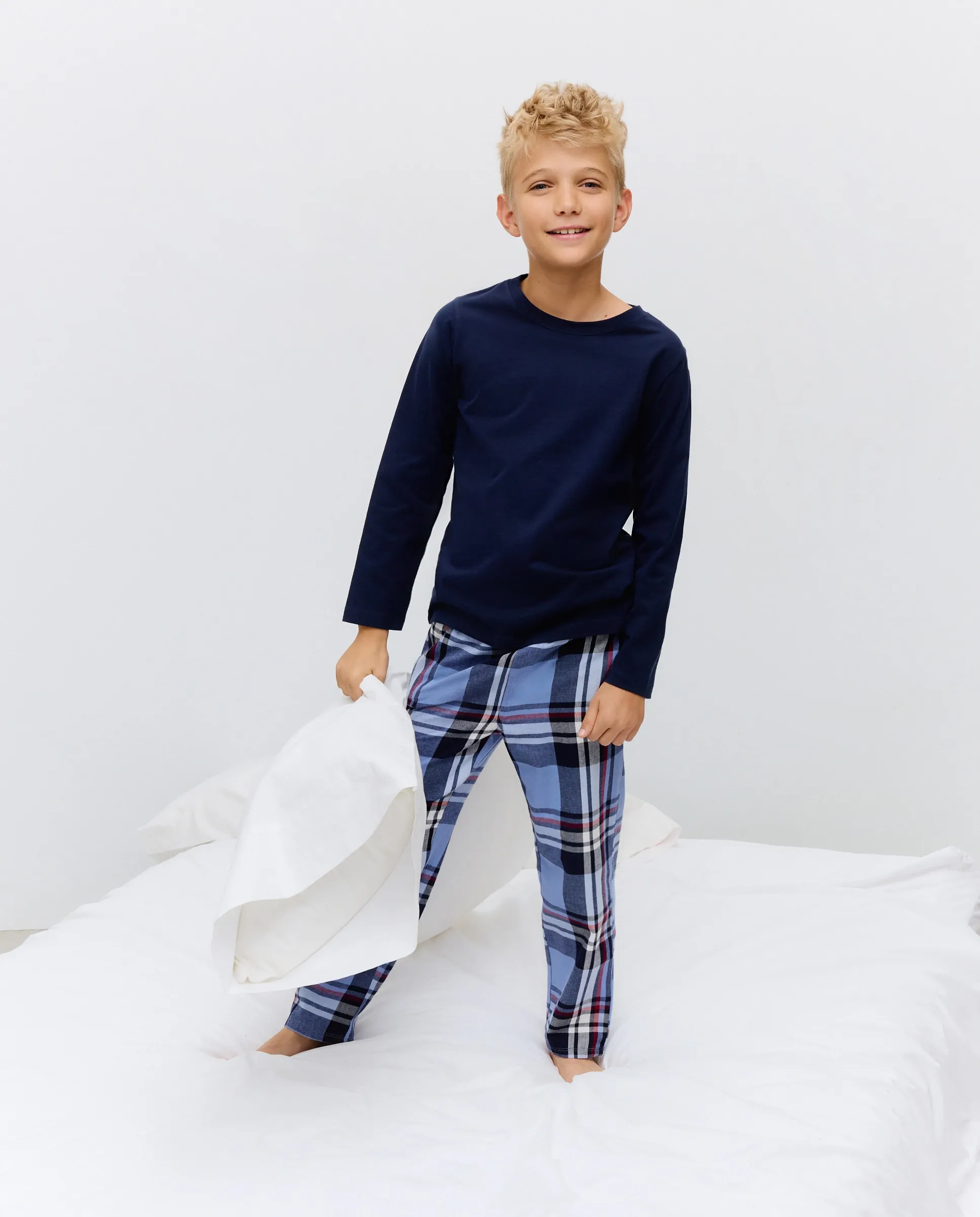 Длинные брюки в клетку двух цветов для мальчика Cotton Juice
Длинные брюки в клетку двух цветов для мальчика Cotton Juice