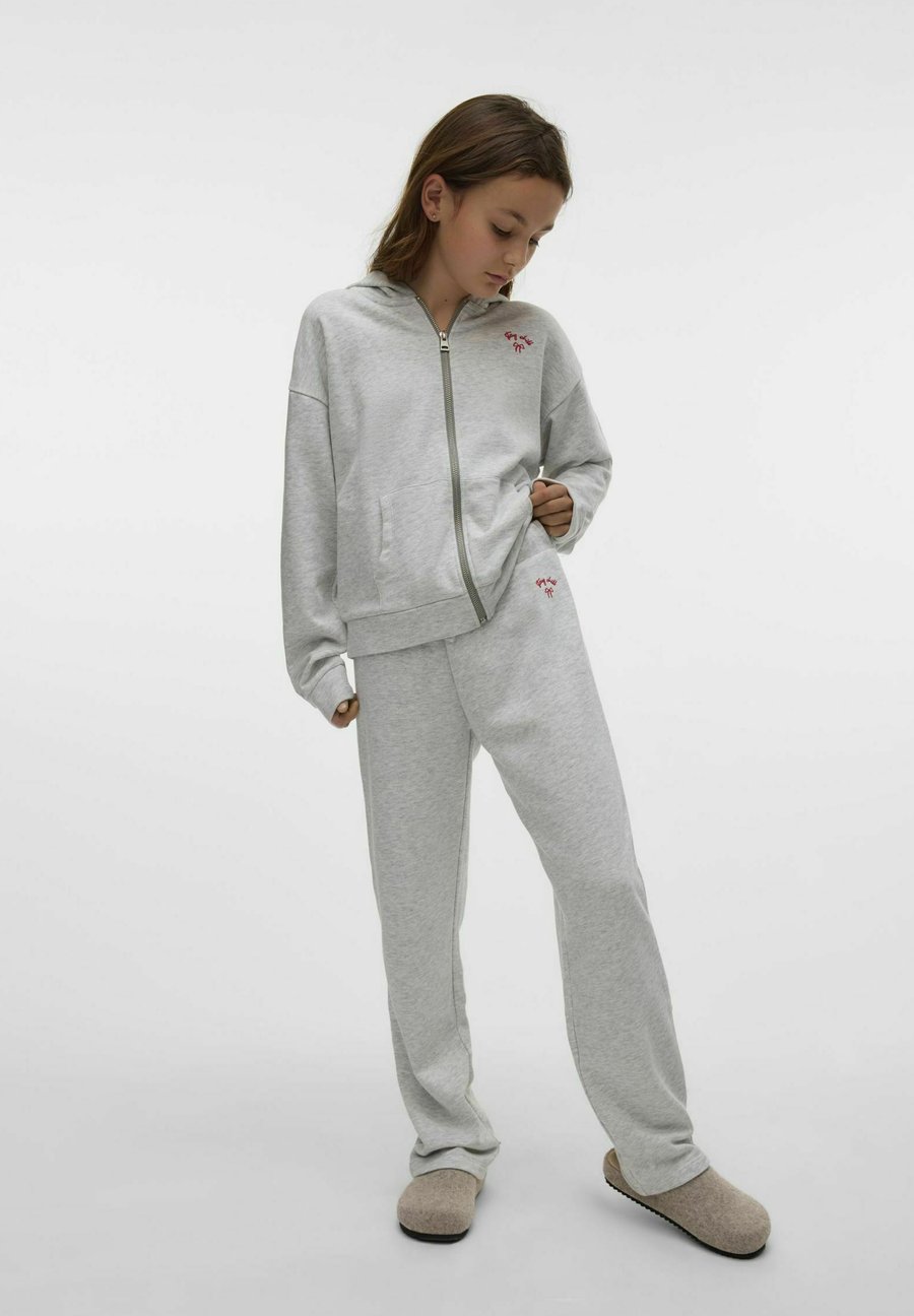 Толстовка VERO MODA Girl VMTRINA, Light Grey Melange/Light Grey
Толстовка VERO MODA Girl VMTRINA, Light Grey Melange/Light Grey