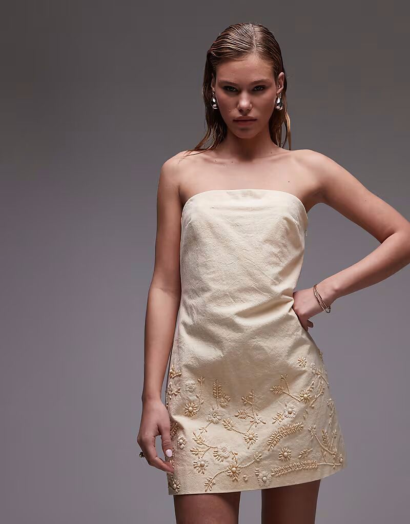 Платье-бандо Topshop с вышивкой из рафии цвета пахты
Платье-бандо Topshop с вышивкой из рафии цвета пахты