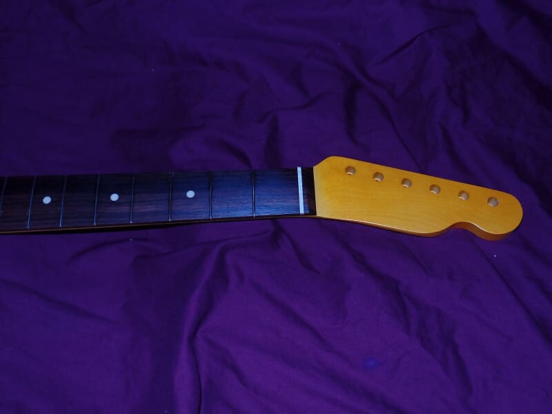 21 лад Closet Классический C-образный Telecaster Allparts Fender Лицензированный гриф из палисандра Telecaster Neck
21 лад Closet Классический C-образный Telecaster Allparts Fender Лицензированный гриф из палисандра Telecaster Neck