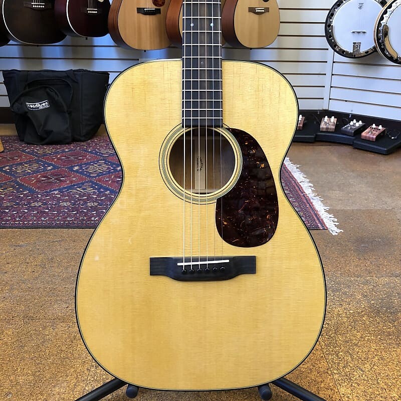 Martin 00-18 Standard Series Sitka Spruce/Mahogany Acoustic с жестким футляром
Martin 00-18 Standard Series Sitka Spruce/Mahogany Acoustic с жестким футляром