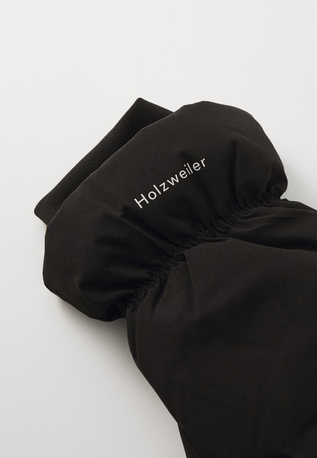 Рукавицы SLOGEN BUBBLE MITTENS UNISEX Holzweiler, черный
Рукавицы SLOGEN BUBBLE MITTENS UNISEX Holzweiler, черный