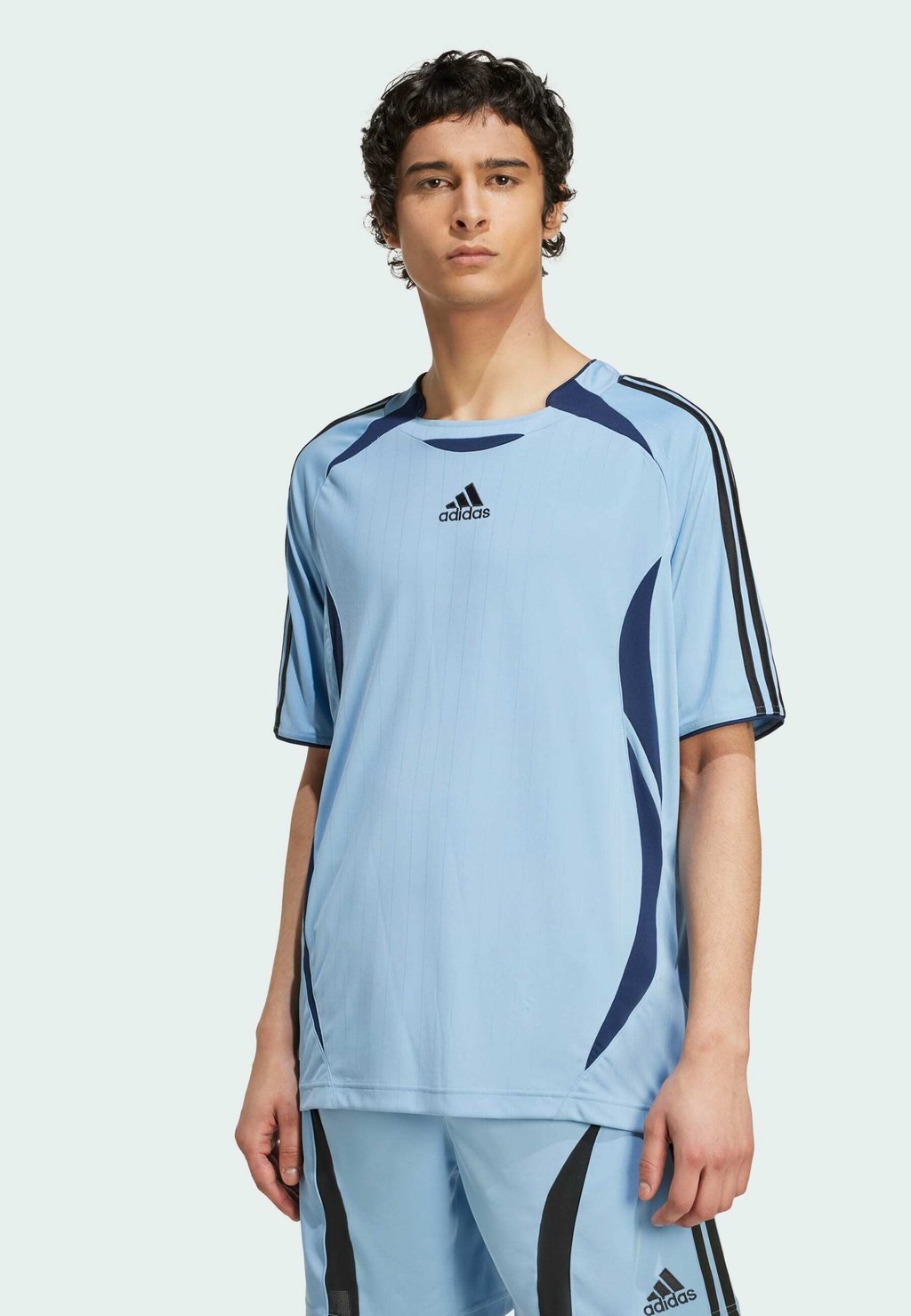 Футболка с принтом TEAMGEIST TEE Adidas Originals, цвет Ash Blue Black 
Футболка с принтом TEAMGEIST TEE Adidas Originals, цвет Ash Blue Black