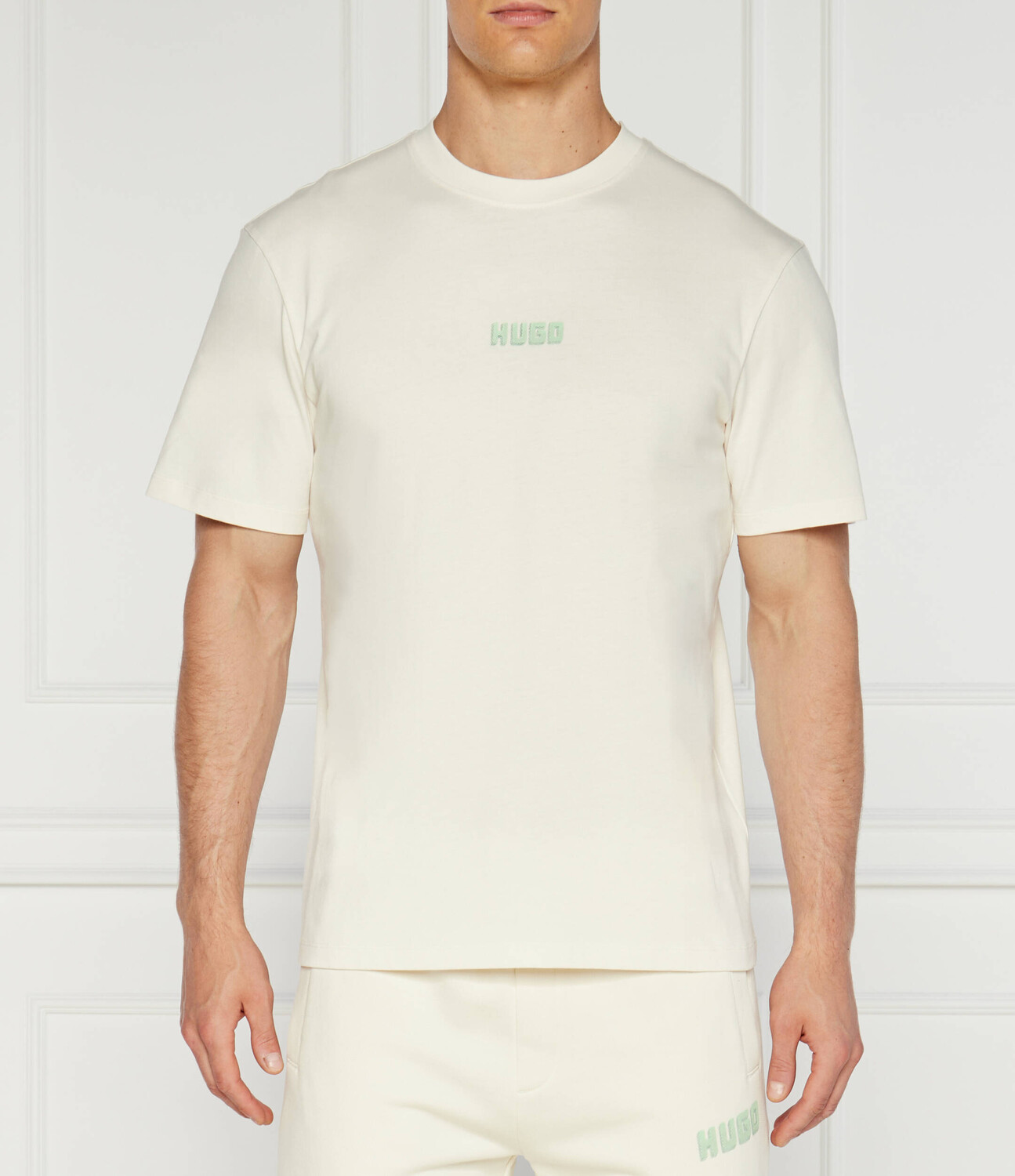 Футболка HUGO Diqitee Comfort fit, кремовый
Футболка HUGO Diqitee Comfort fit, кремовый