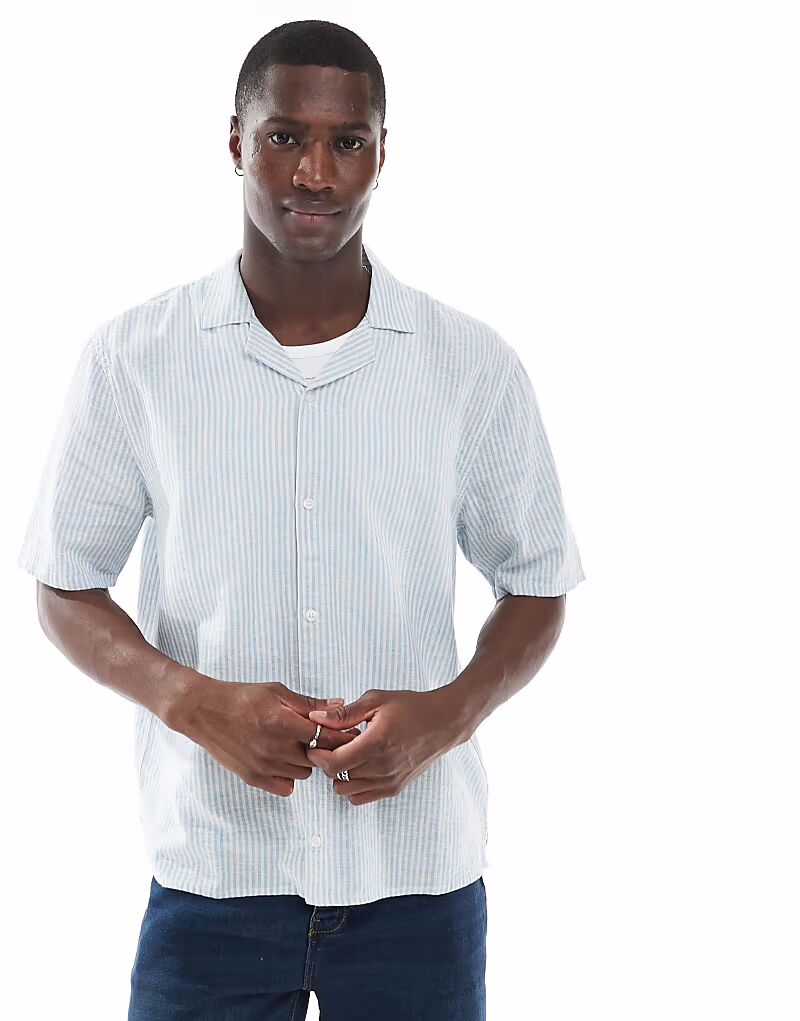 Текстурированная рубашка Hollister с короткими рукавами в синюю полоску 
Текстурированная рубашка Hollister с короткими рукавами в синюю полоску