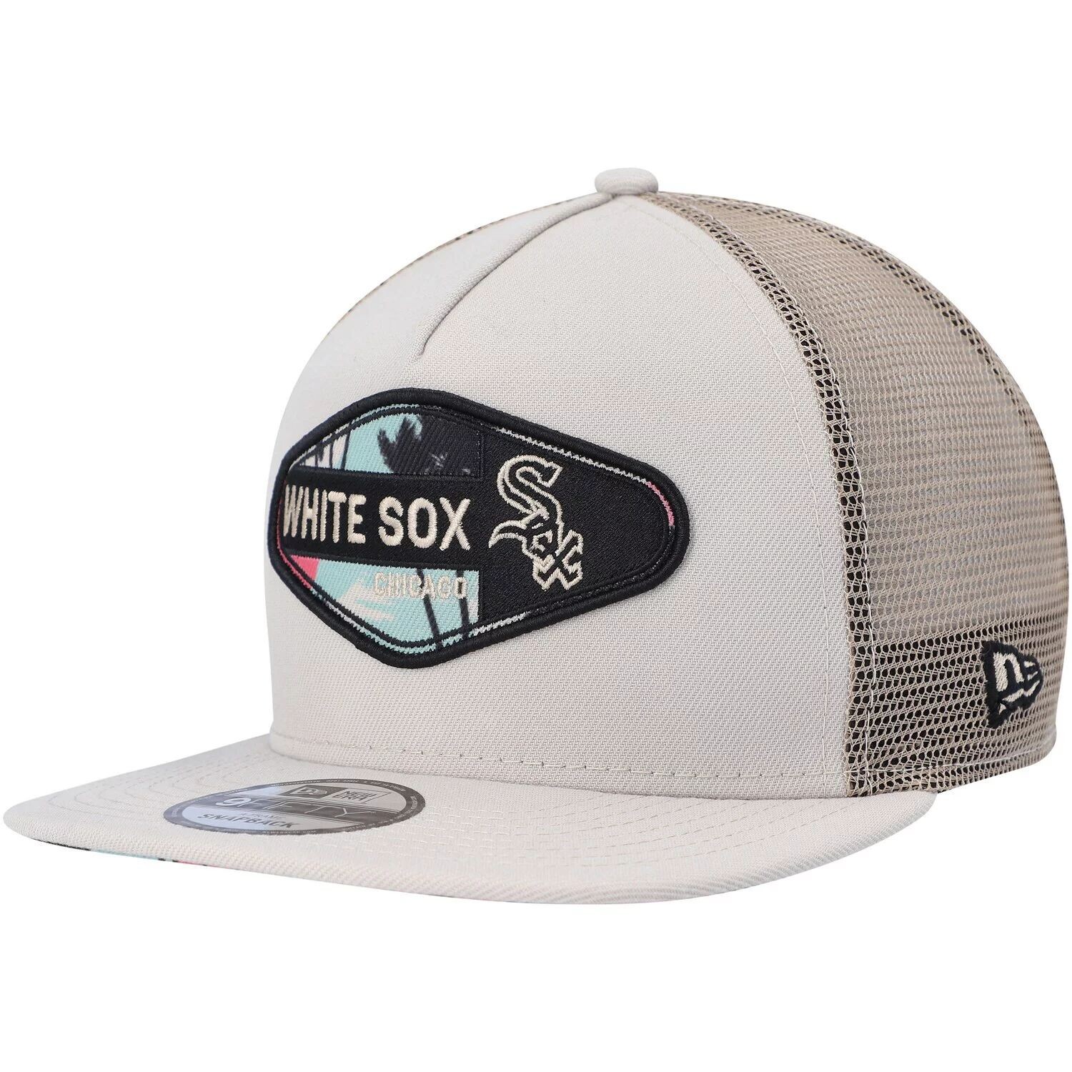 Мужская кепка New Era Natural Chicago White Sox в стиле ретро с пляжной нашивкой А-образной формы Trucker 9FIFTY Snapback Hat
Мужская кепка New Era Natural Chicago White Sox в стиле ретро с пляжной нашивкой А-образной формы Trucker 9FIFTY Snapback Hat
