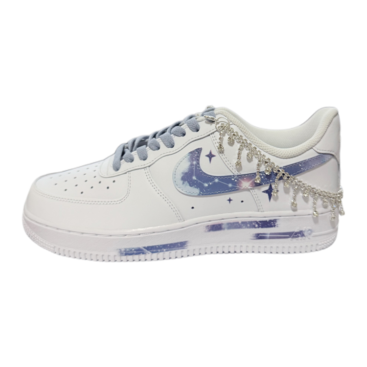 Кроссовки Air Force 1 07 Bright Clouds низкие устойчивые к истиранию unisex Nike, белый/синий
Кроссовки Air Force 1 07 Bright Clouds низкие устойчивые к истиранию unisex Nike, белый/синий