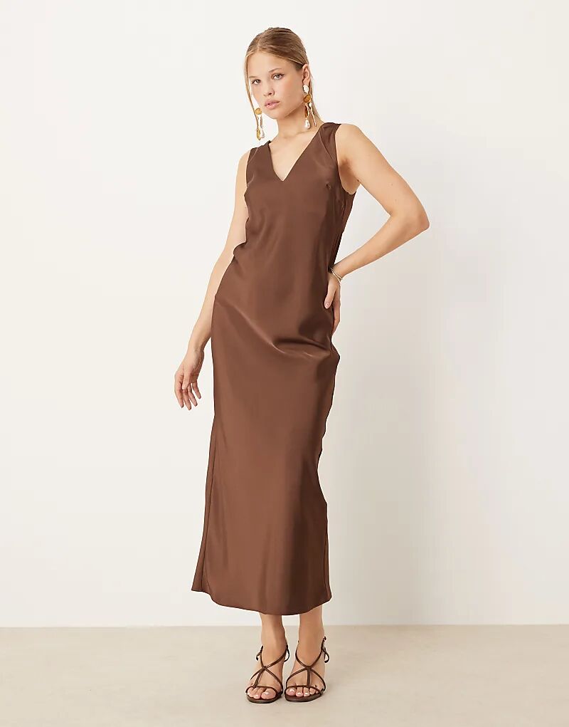 Платье-комбинация миди из атласа ASOS DESIGN шоколадного цвета с V-образным вырезом
Платье-комбинация миди из атласа ASOS DESIGN шоколадного цвета с V-образным вырезом