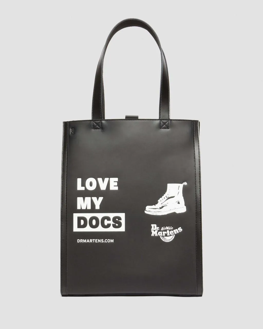 Кожаная большая сумка Dr. Martens Love My Docs, цвет Black — Smooth+Kiev, Черный, Кожаная большая сумка Dr. Martens Love My Docs, цвет Black — Smooth+Kiev
Кожаная большая сумка Dr. Martens Love My Docs, цвет Black — Smooth+Kiev, Черный, Кожаная большая сумка Dr. Martens Love My Docs, цвет Black — Smooth+Kiev