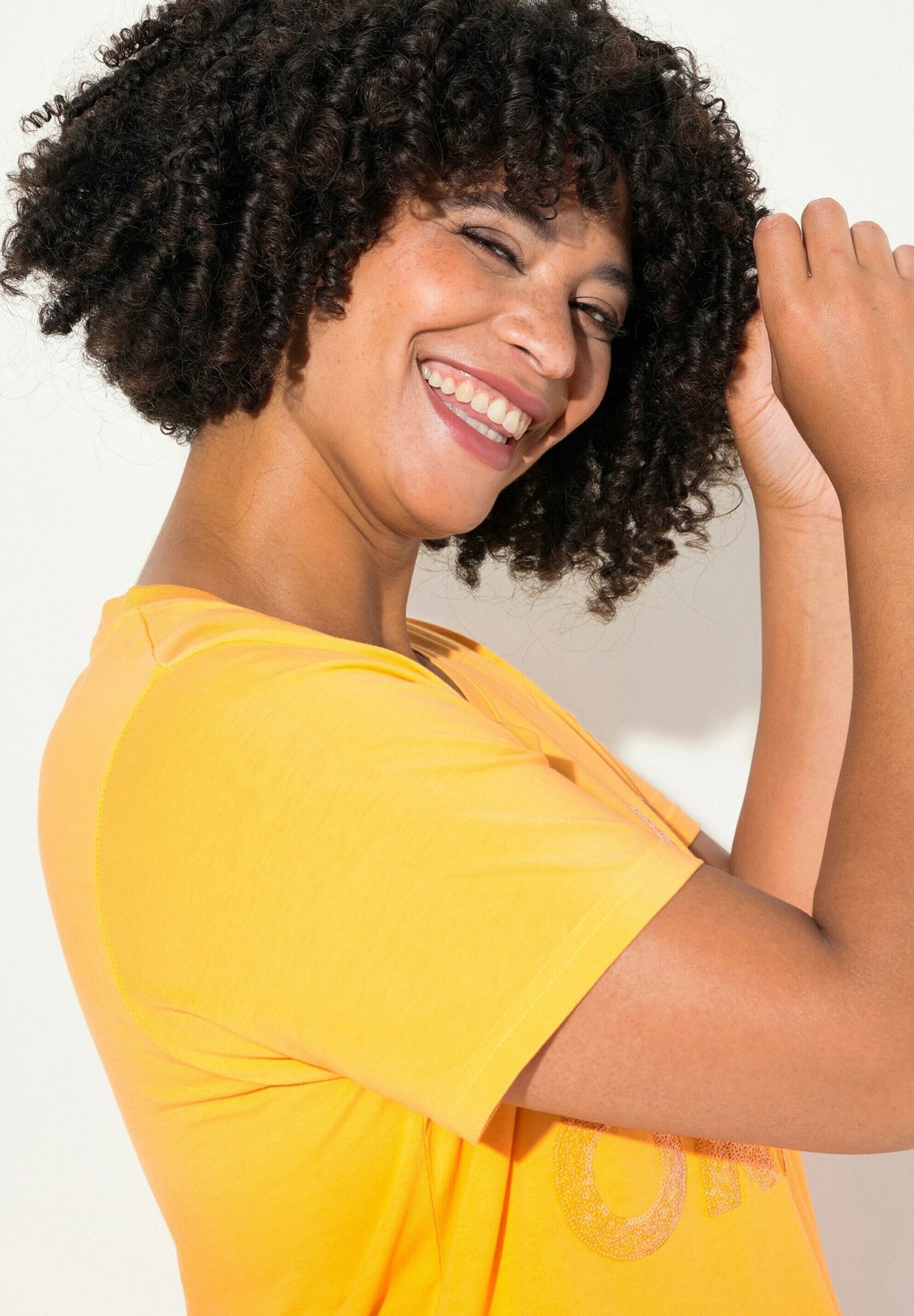 Футболка с принтом PAILLETTEN-SCHRIFTZUG V-AUSSCHNITT HALBARM Angel of Style, оранжевый
Футболка с принтом PAILLETTEN-SCHRIFTZUG V-AUSSCHNITT HALBARM Angel of Style, оранжевый