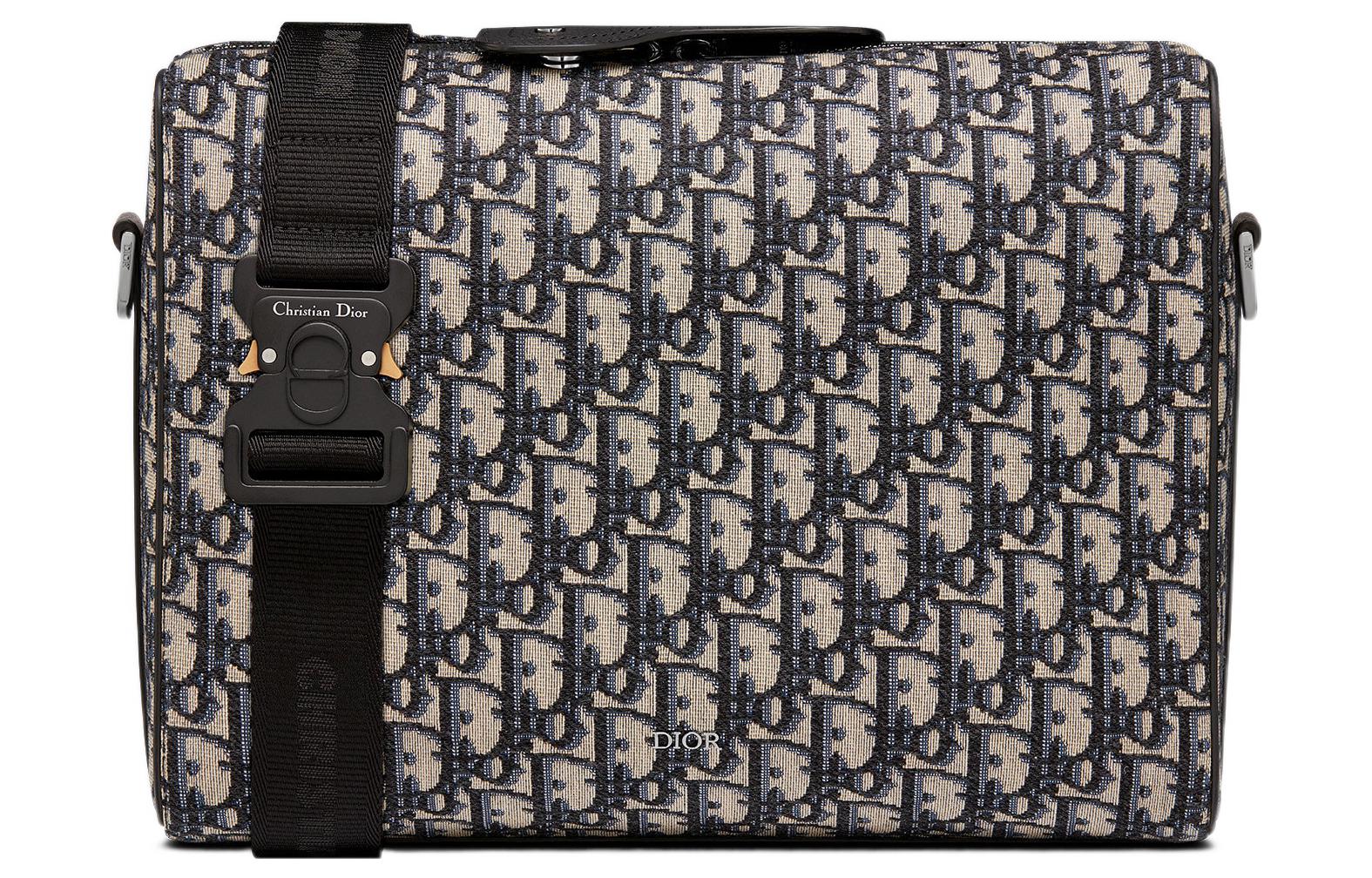 Сумка-мессенджер, кроссбоди, наплечная сумка мужская lingot jacquard grain с кожаной вставкой DIOR
Сумка-мессенджер, кроссбоди, наплечная сумка мужская lingot jacquard grain с кожаной вставкой DIOR