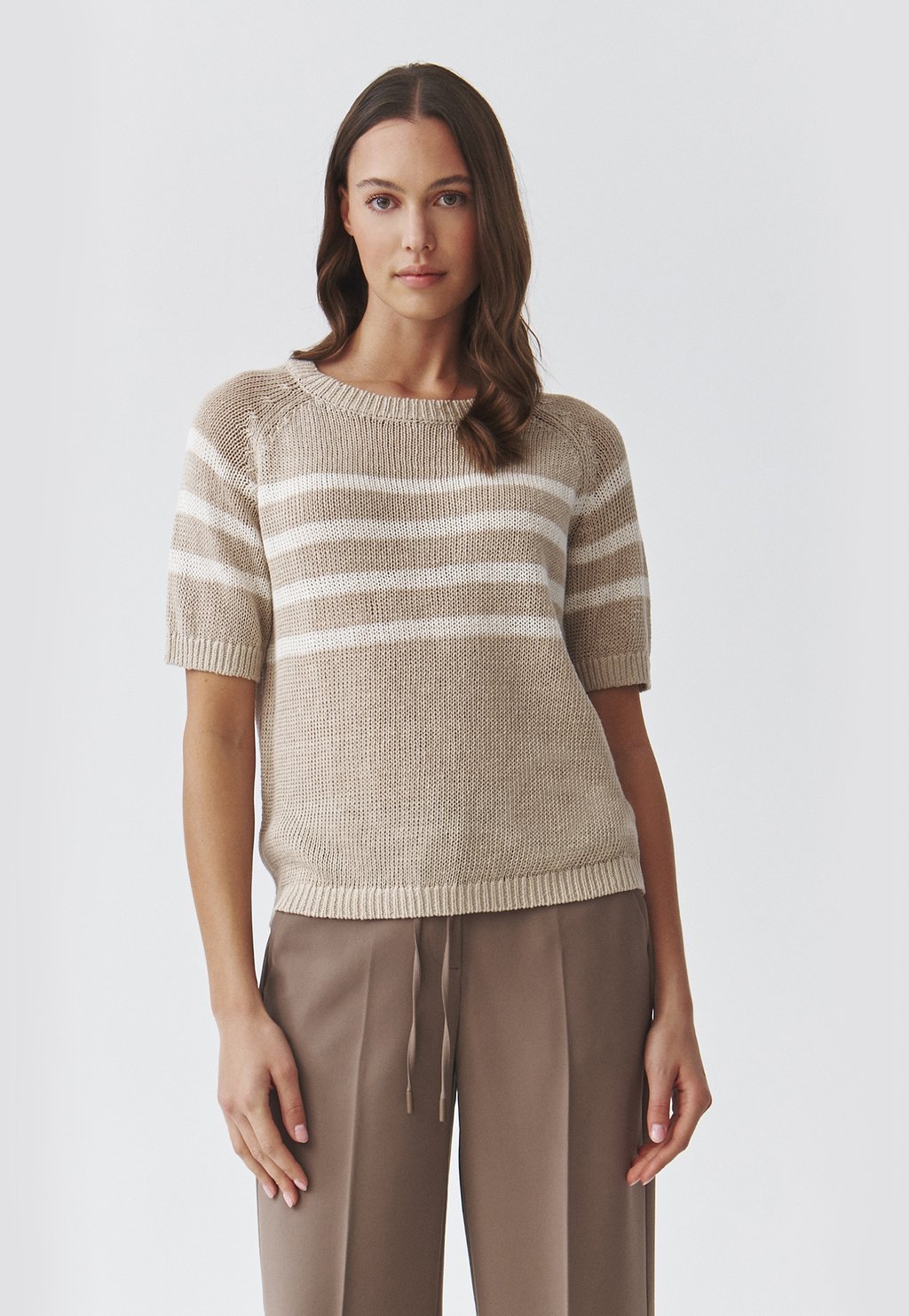 Футболка с принтом ELEA TATUUM, светло-коричневый
Футболка с принтом ELEA TATUUM, светло-коричневый