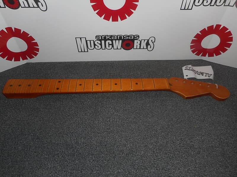 Лицензионный гриф Allparts Fender для Stratocaster, клен, состаренная (реликтовая) атласная отделка - #SMVF-C
Лицензионный гриф Allparts Fender для Stratocaster, клен, состаренная (реликтовая) атласная отделка - #SMVF-C