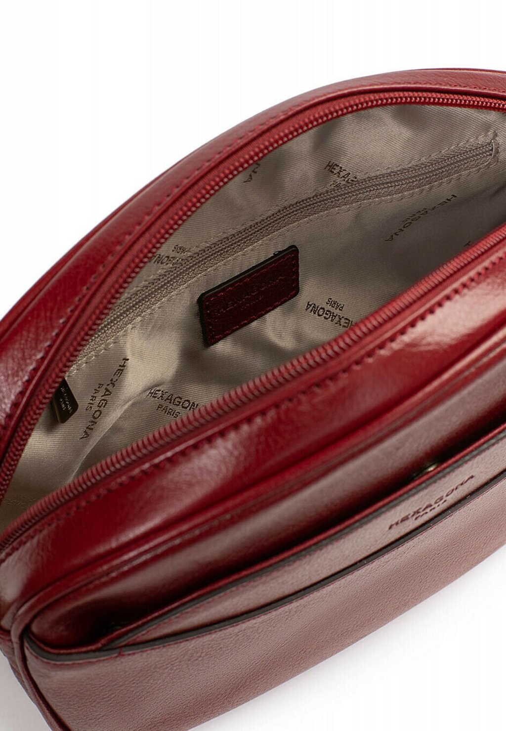 Сумка через плечо RÉPUBLIQUE Hexagona, красный
Сумка через плечо RÉPUBLIQUE Hexagona, красный