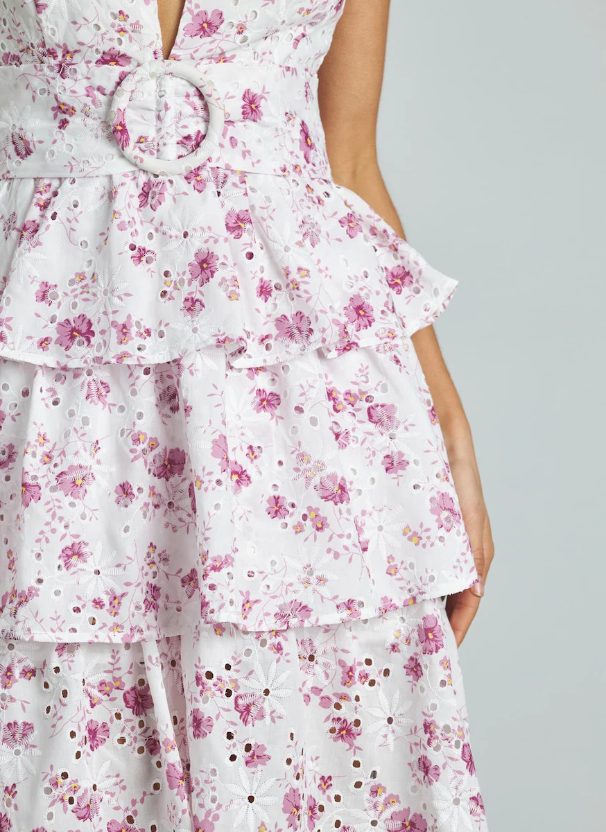 Короткое платье с рюшами, присборенное на талии, с украшением и ажурной вставкой Alma en Pena, розовый
Короткое платье с рюшами, присборенное на талии, с украшением и ажурной вставкой Alma en Pena, розовый