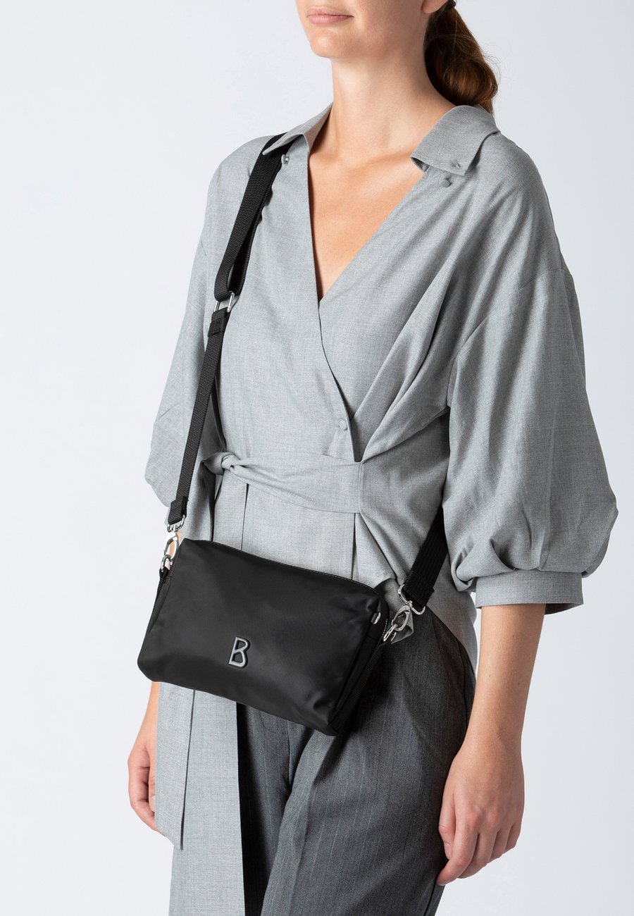 Сумка кросс-боди Bogner Cross body bag, Schwarz/Black
Сумка кросс-боди Bogner Cross body bag, Schwarz/Black