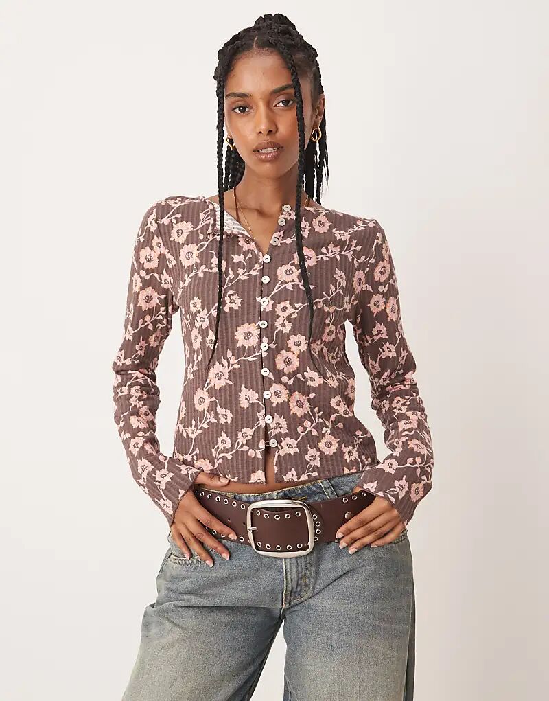 Длинный топ Free People Tilly с принтом в виде французского шоколадного цветка
Длинный топ Free People Tilly с принтом в виде французского шоколадного цветка