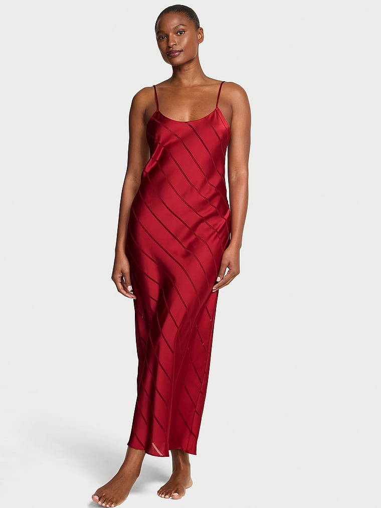 Длинное платье-комбинация из прозрачной атласной полосы Victoria'S Secret, red lacquer
Длинное платье-комбинация из прозрачной атласной полосы Victoria'S Secret, red lacquer