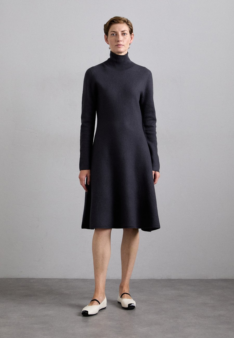 Платье Tiger of Sweden MALAYA, Deep Ocean/Blue
Платье Tiger of Sweden MALAYA, Deep Ocean/Blue