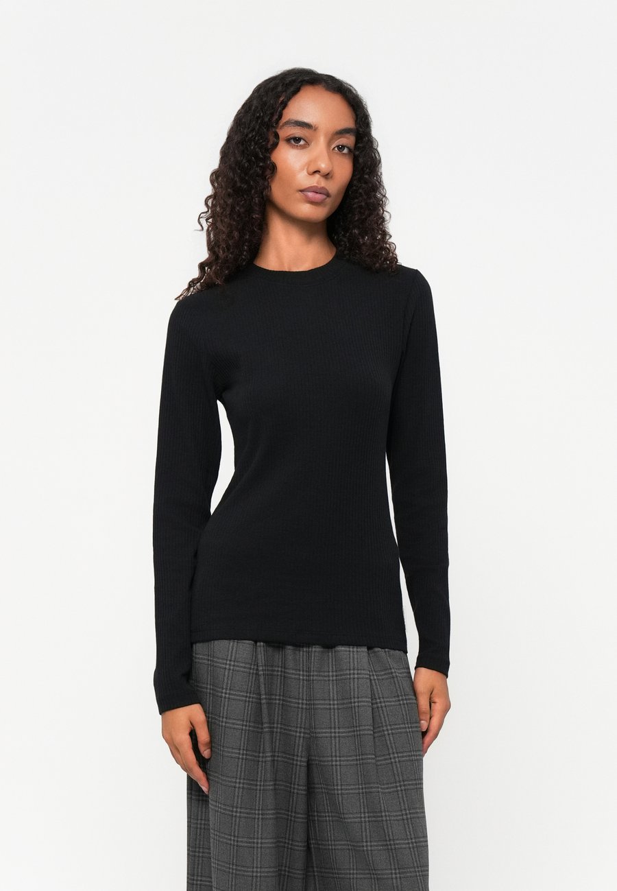 Топ Marc O'Polo DENIM CREWNECK SLIM FIT, Black
Топ Marc O'Polo DENIM CREWNECK SLIM FIT, Black