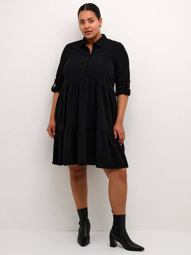 Собранное платье-рубашка а-силуэта от nana KAFFE Curve, глубокий черный
Собранное платье-рубашка а-силуэта от nana KAFFE Curve, глубокий черный